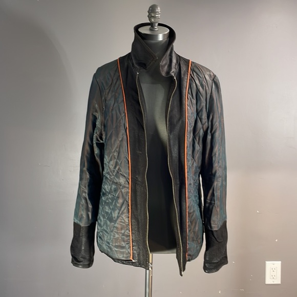 Danier brown women’s leather jacket size large.  Quilt lining - Picture 11 of 17